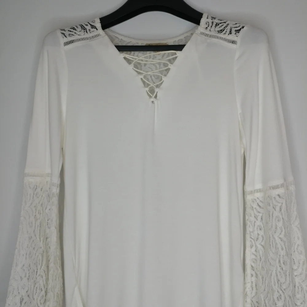 Democracy Women's Bell SLV V-Neck Lace Up Top - Picture 4 of 13